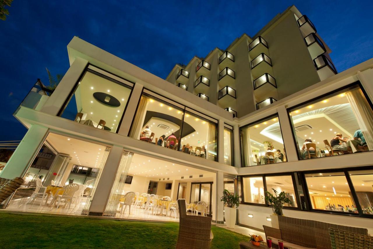 Hotel 2000 ריצ'יונה מראה חיצוני תמונה