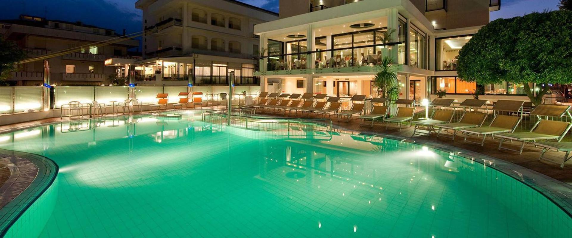 Hotel 2000 ריצ'יונה מראה חיצוני תמונה