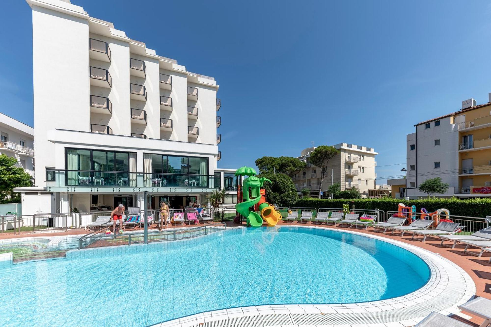 Hotel 2000 ריצ'יונה מראה חיצוני תמונה